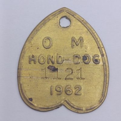1962 heart shaped dog license OM 1121