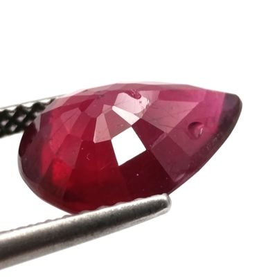 Natural Ruby Pear facet cut 3.42 carat ( 10,9 x 8,4 mm )