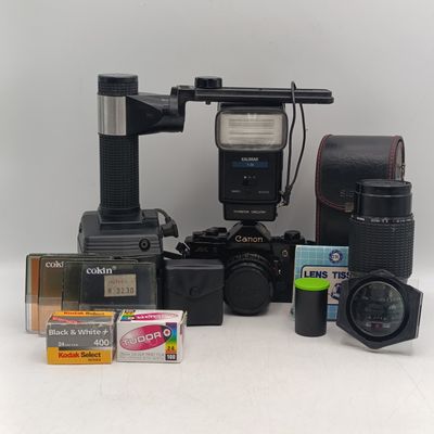 Vintage Canon A-1 camera with 1:1.8 Canon lens - plus Kalimar T-36 flash, Sunpak G4500 flash, Sigma 70-210mm lens and many extras - Flashes are working, but camera has not been tested ( no battery )