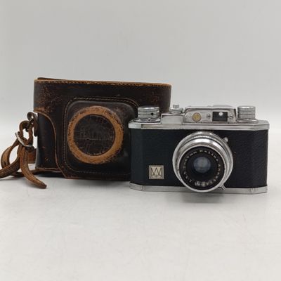 Vintage Halina 35X film camera with leather pouch - Shutter working