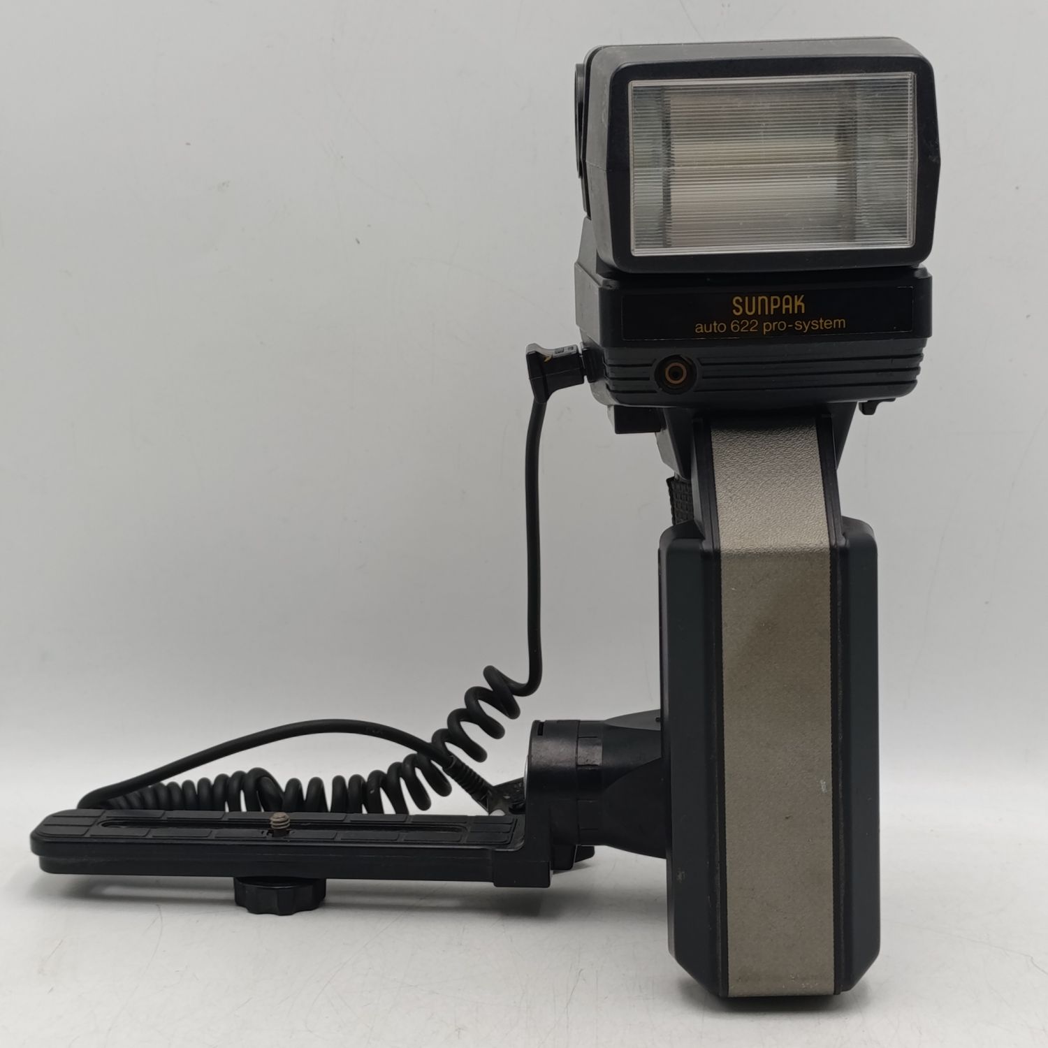 Vintage Sunpak Auto 622 Pro-system camera flash with mounting - not tested