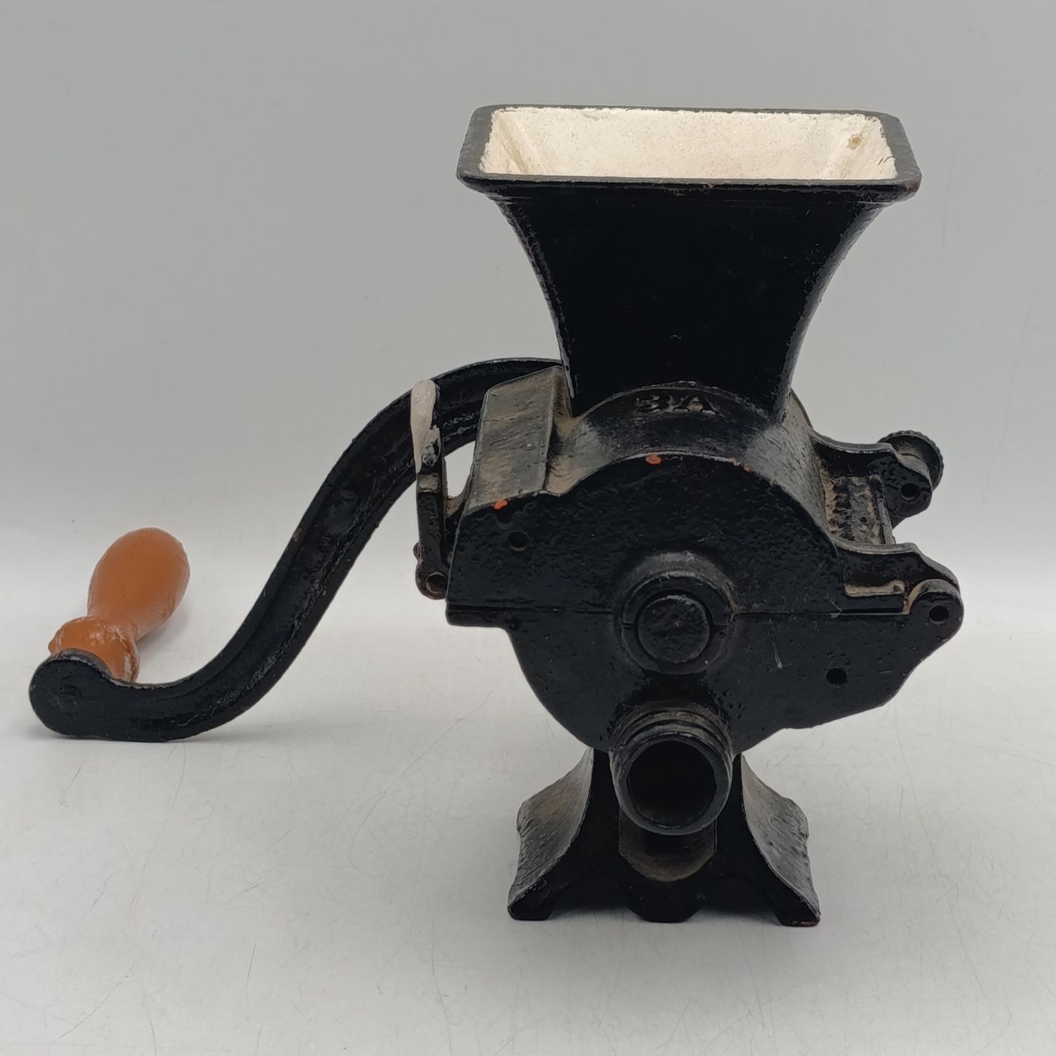 Antique No.3A table mount tobacco shredder