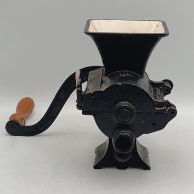 Antique No.3A table mount tobacco shredder