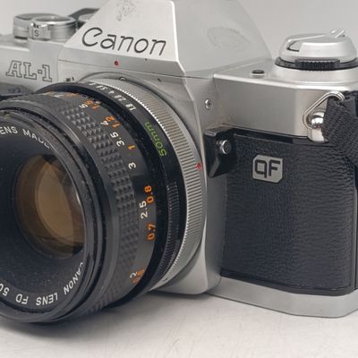 Vintage Canon AL-1 35mm camera with 1:1.8 lens, Tamron 1:2.8 28mm lens, Tamron 135mm lens, Metz 45CT-1 flash (not tested) and many other accessories in carry case - Camera Shutter is working.