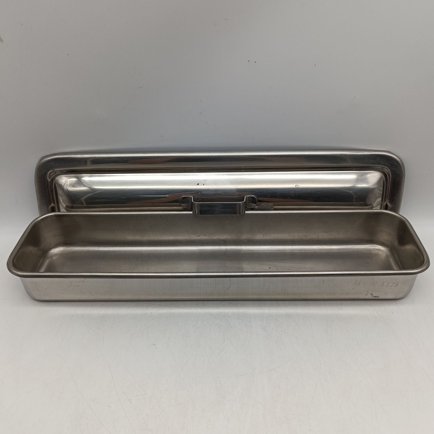 Stainless steel rectangular bowl with lid - durable kitchen storage container