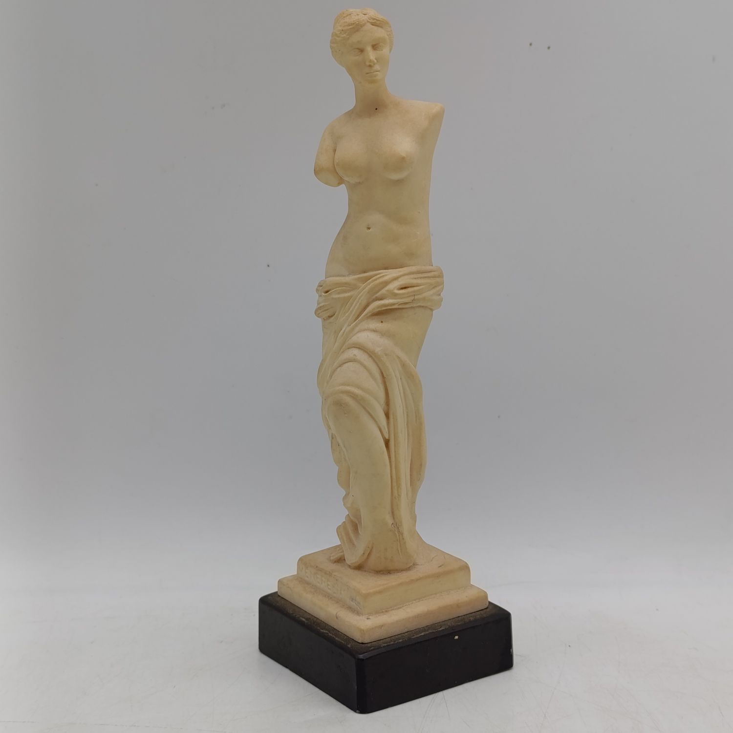Venus de Milo polyresin sculpture - 21.5cm height - classical art decor