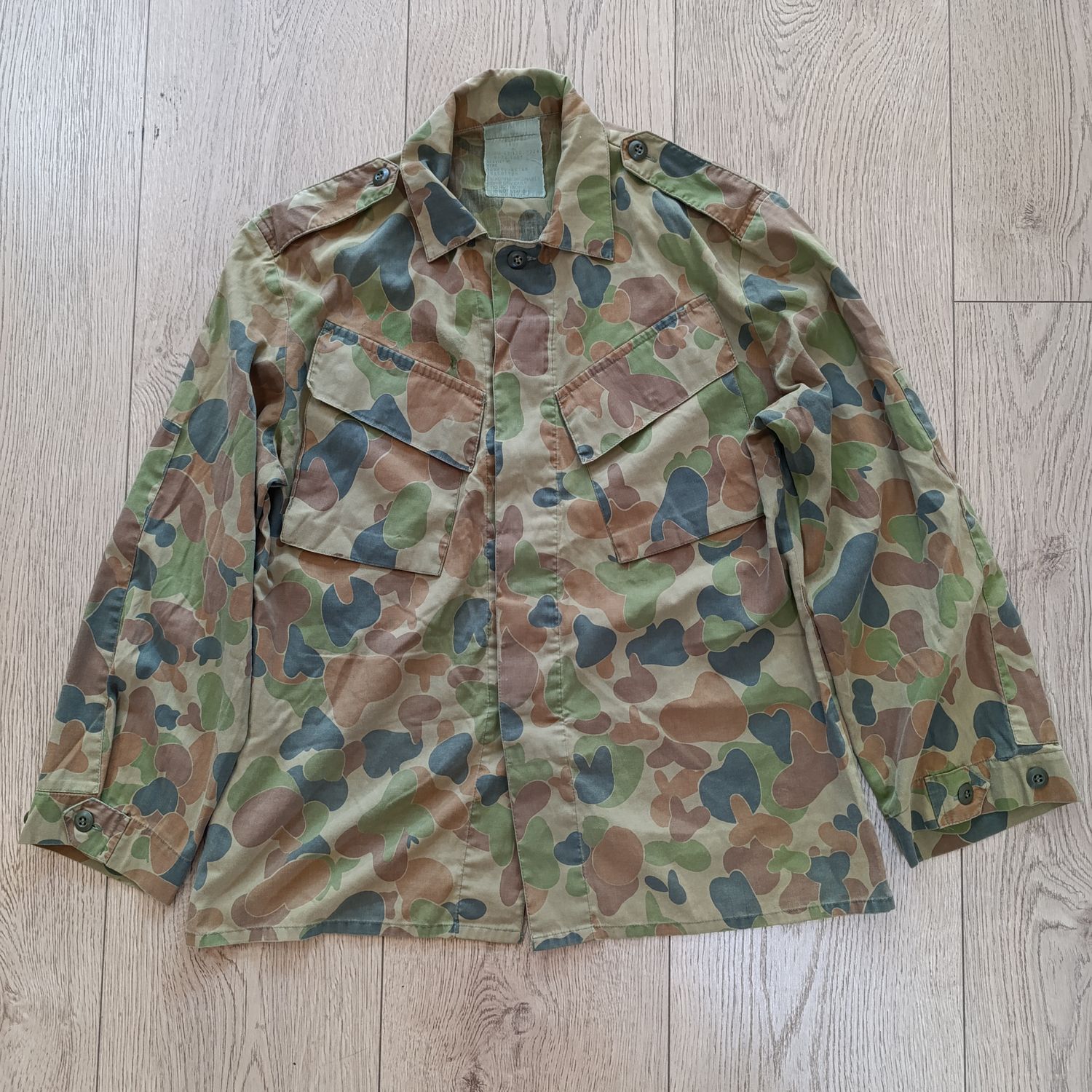 Australian Army camo ''Bunny Camo'' long sleeve shirt - size Medium/Large