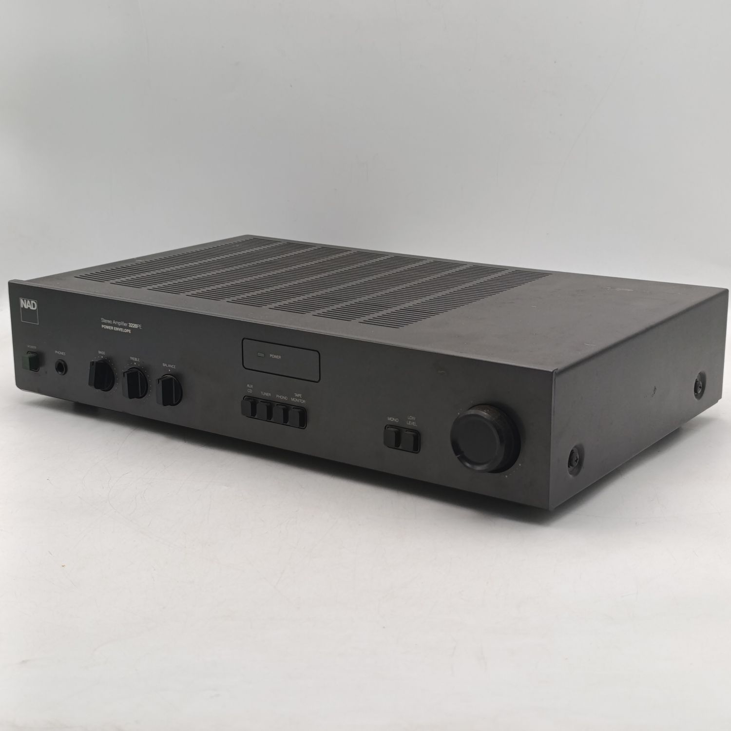 NAD 3220PE stero amplifier - working - 140W - serial T32221104