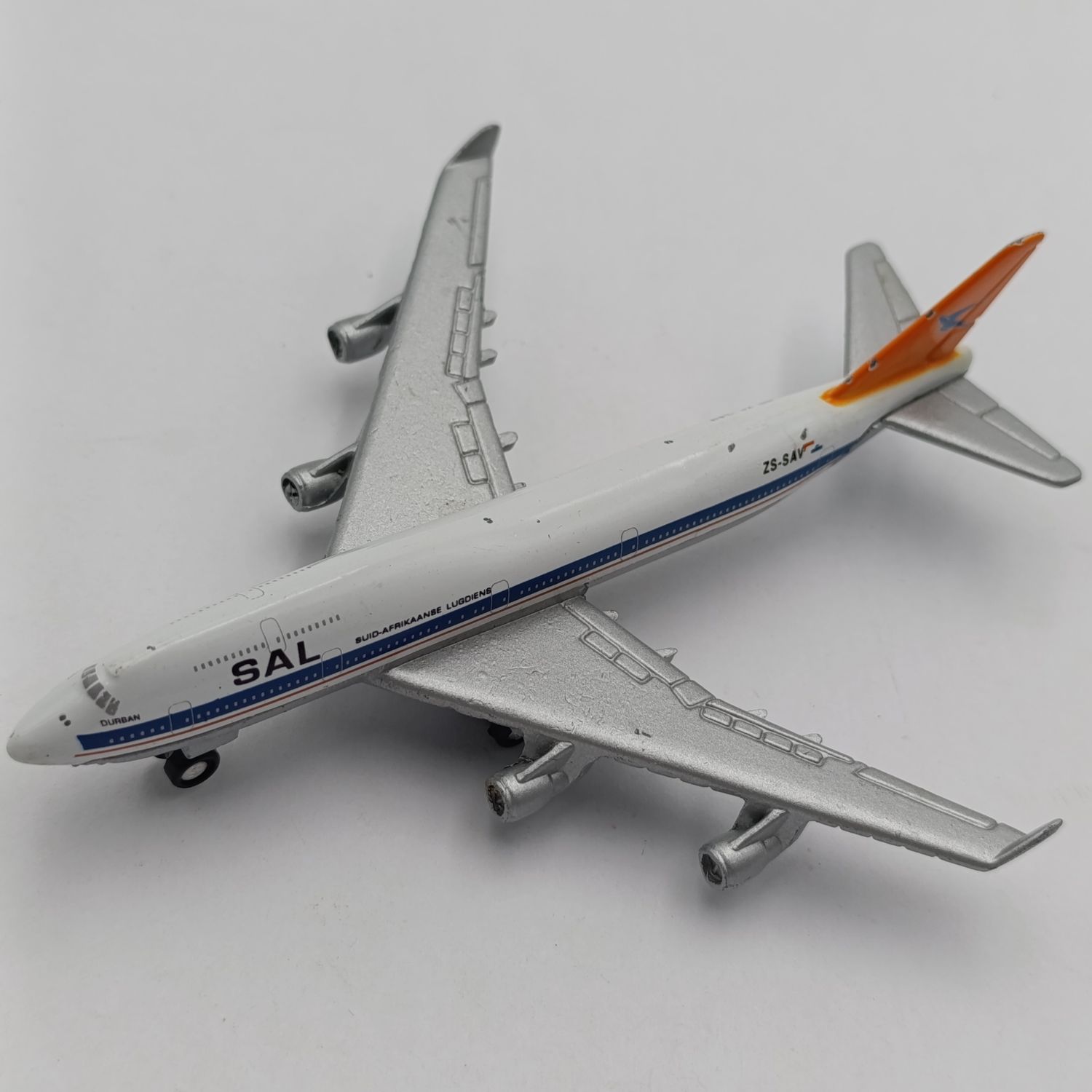 SA Airways Boeing 747-444 ZS-SAV die-cast model plane - front wheel repaired