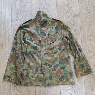 Australian Army camo ''Bunny Camo'' long sleeve shirt - size Medium/Large