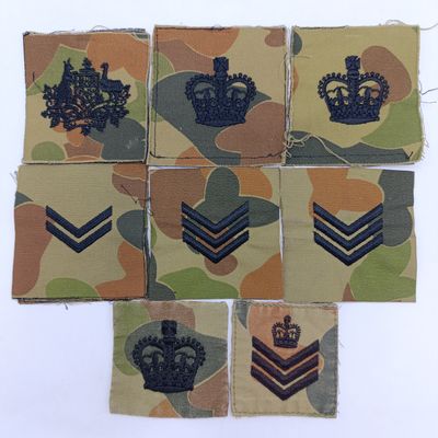 Lot of 4 pairs of Australian Army camo rank cloths plus 2 extra smaller ranks