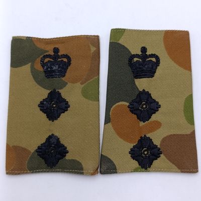 Pair of Australian Army camo colonel rank epaulettes