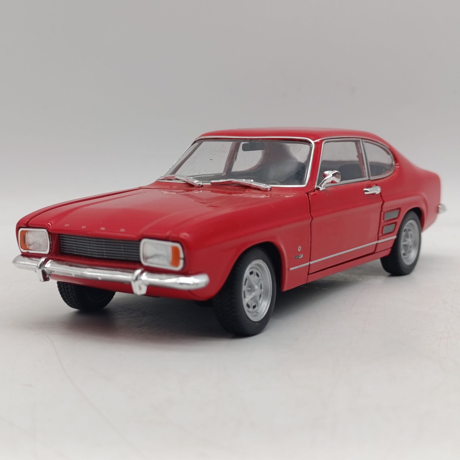 Welly 1969 Ford Capri die-cast model car - scale 1/24