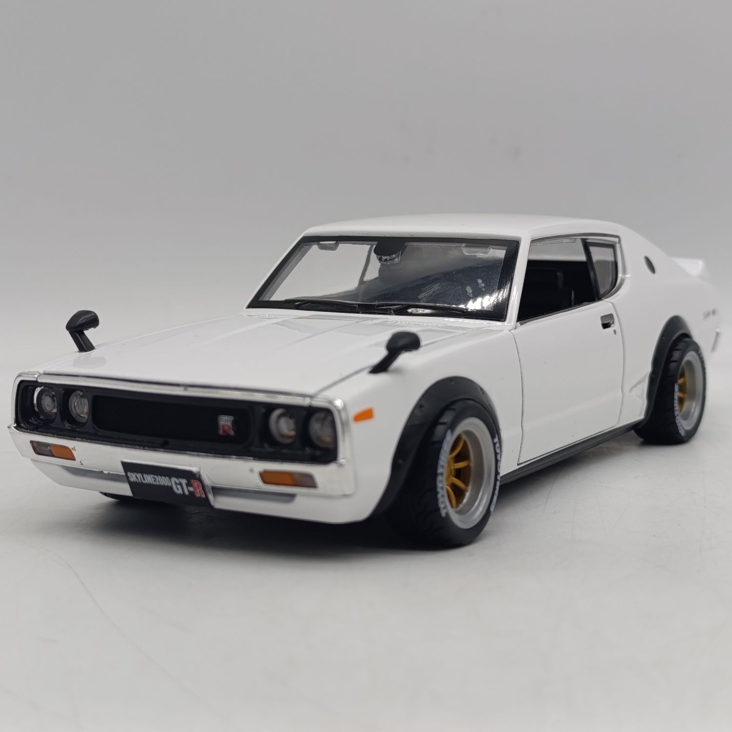 Maisto 1973 Nissan Skyline 2000 GT-R custom die-cast model car - scale 1/24