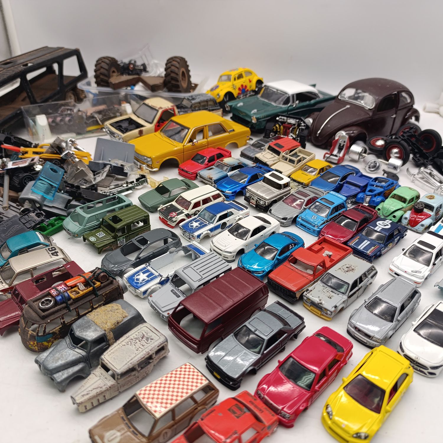 Large lot of die-cast parts and spares
