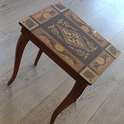 Vintage Musical jewellery box with 4 legs - working