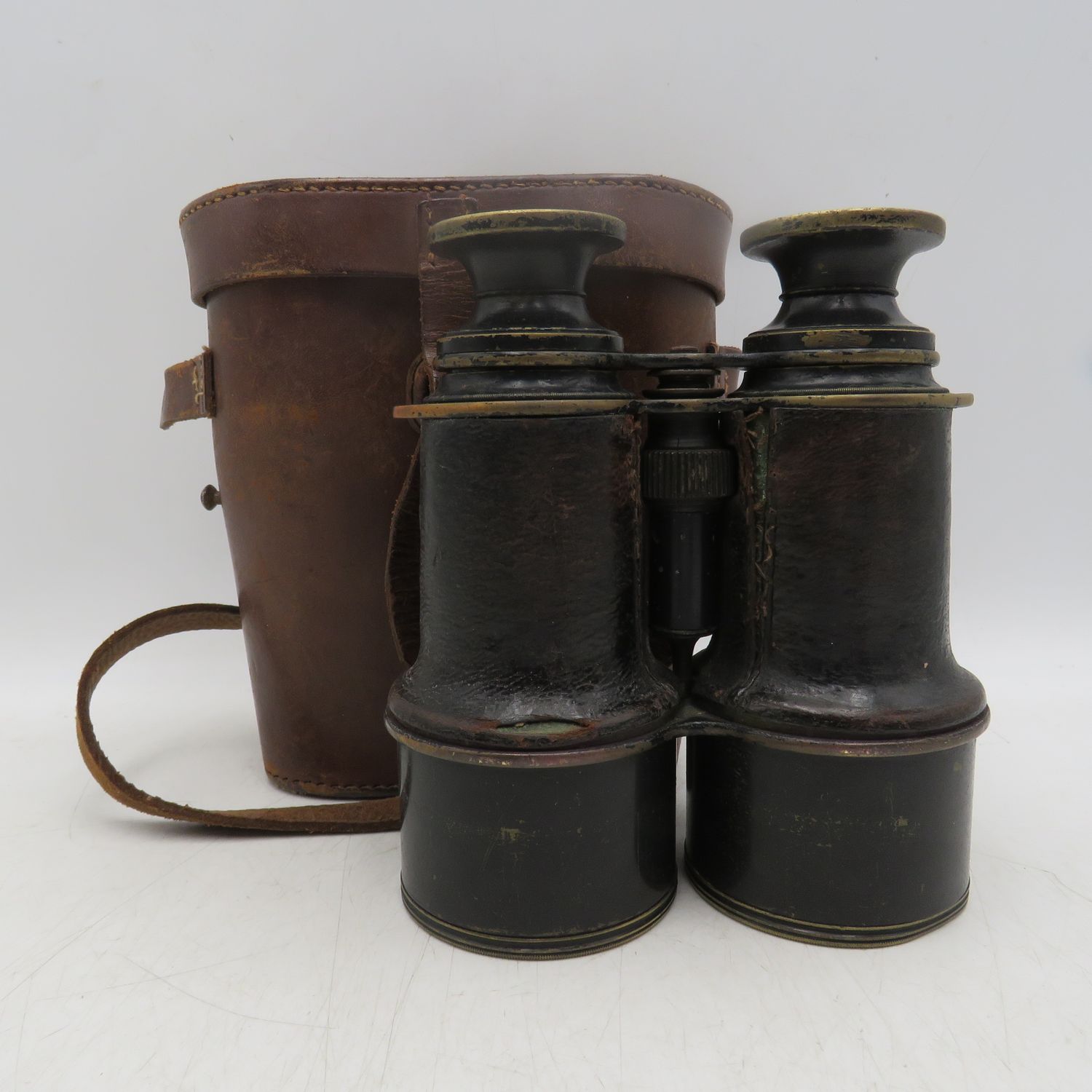 Pair of WW1 Voigtlander binoculars in leather case - good condition but inner lenses removed