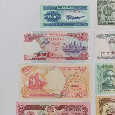 Lot of 10 Vintage UNC/AU world banknotes