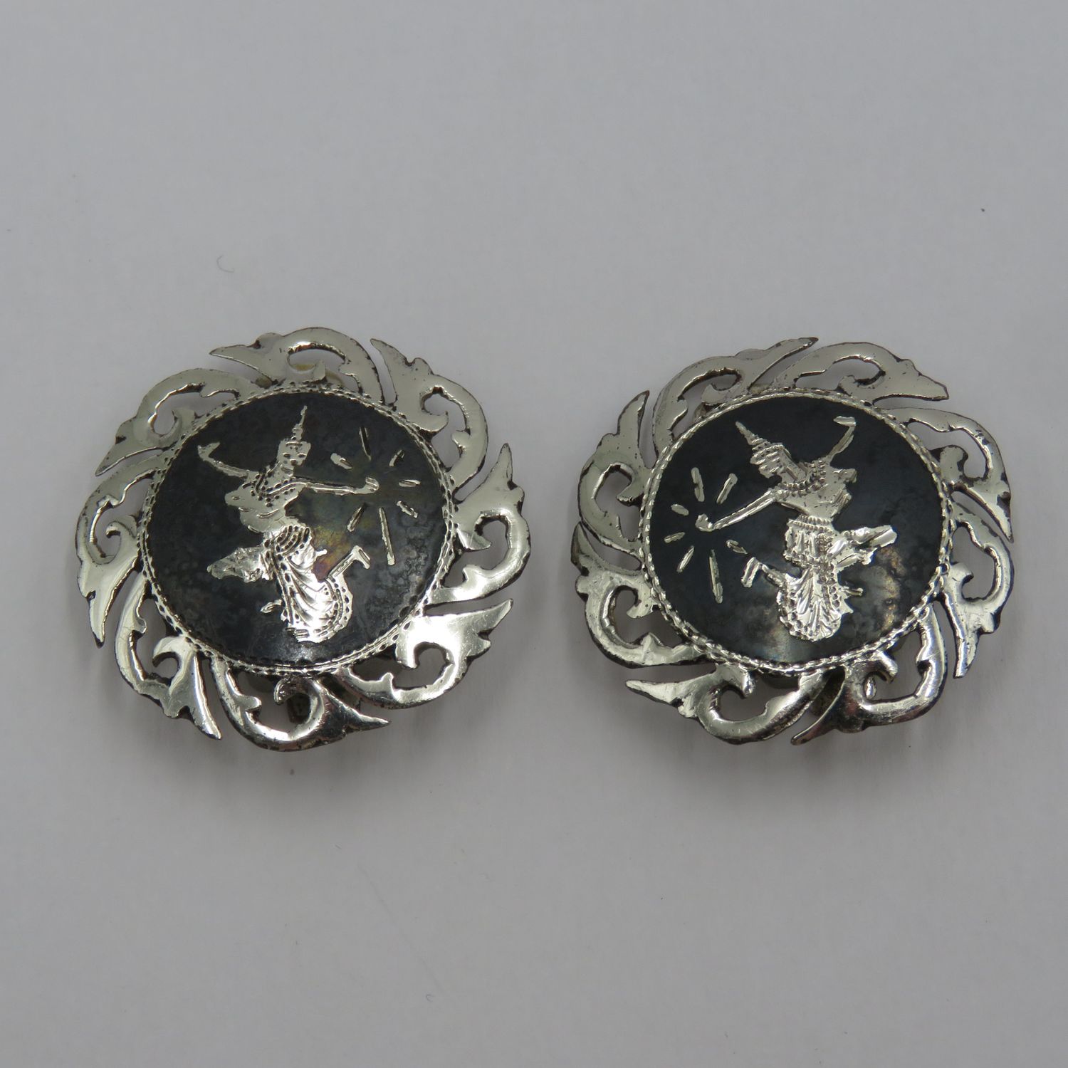 Pair of SIAM Sterling Silver earrings - weighs 5.1 grams