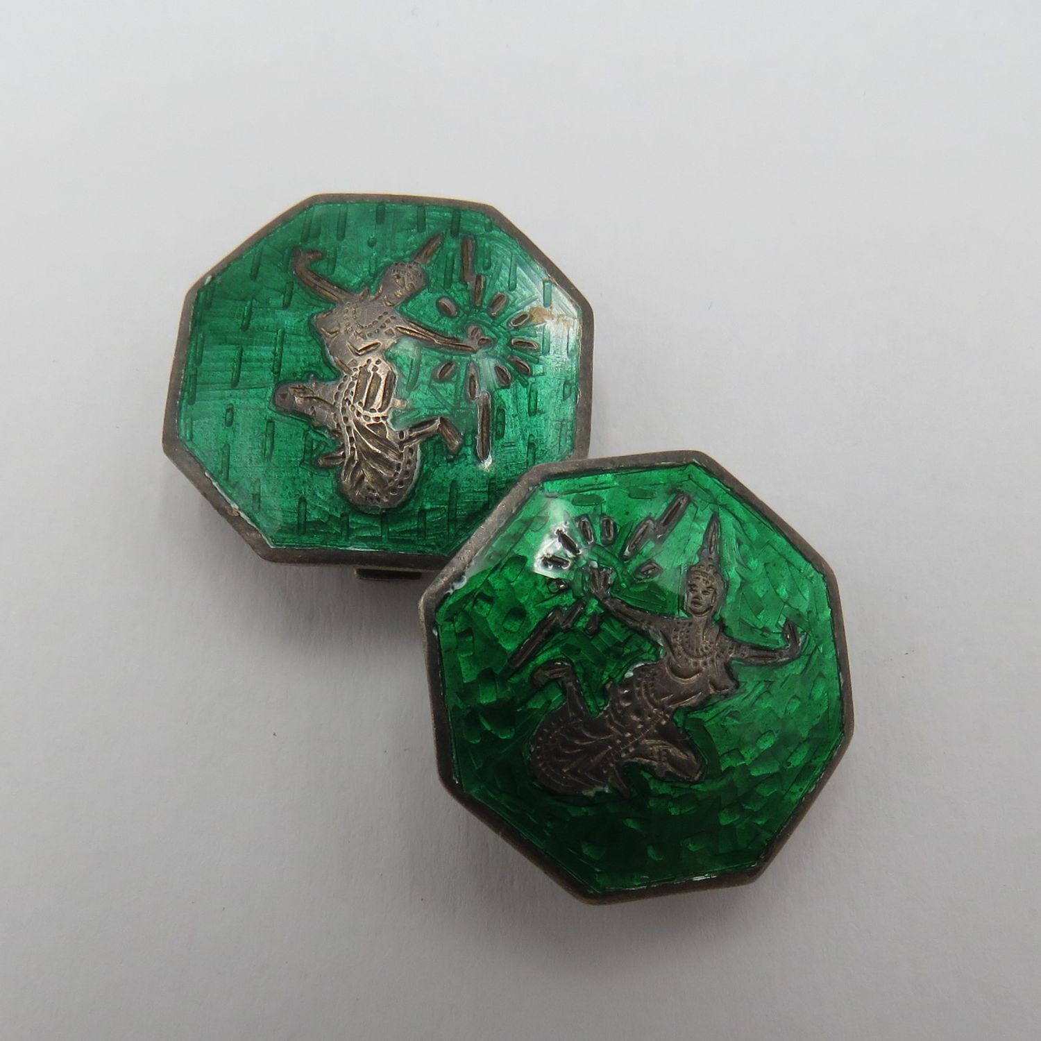 Pair of vintage SIAM Silver earrings - green enameled - weighs 9.4 grams