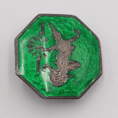 Pair of vintage SIAM Silver earrings - green enameled - weighs 9.4 grams