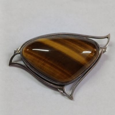 Tigers eye brooch set in Sterling silver - weighs 12.2 grams