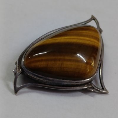 Tigers eye brooch set in Sterling silver - weighs 12.2 grams