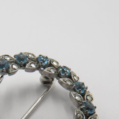 Vintage Sterling silver brooch with marcasite and blue stones - weighs 5.1 grams