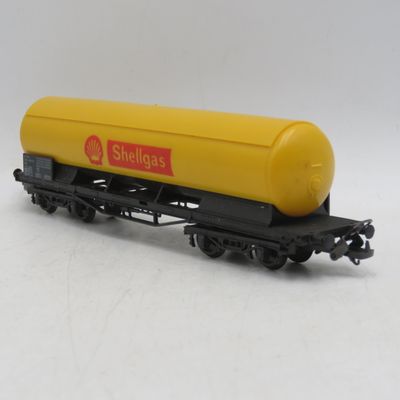 Lima Railway Shell gas tanker - HO Scale