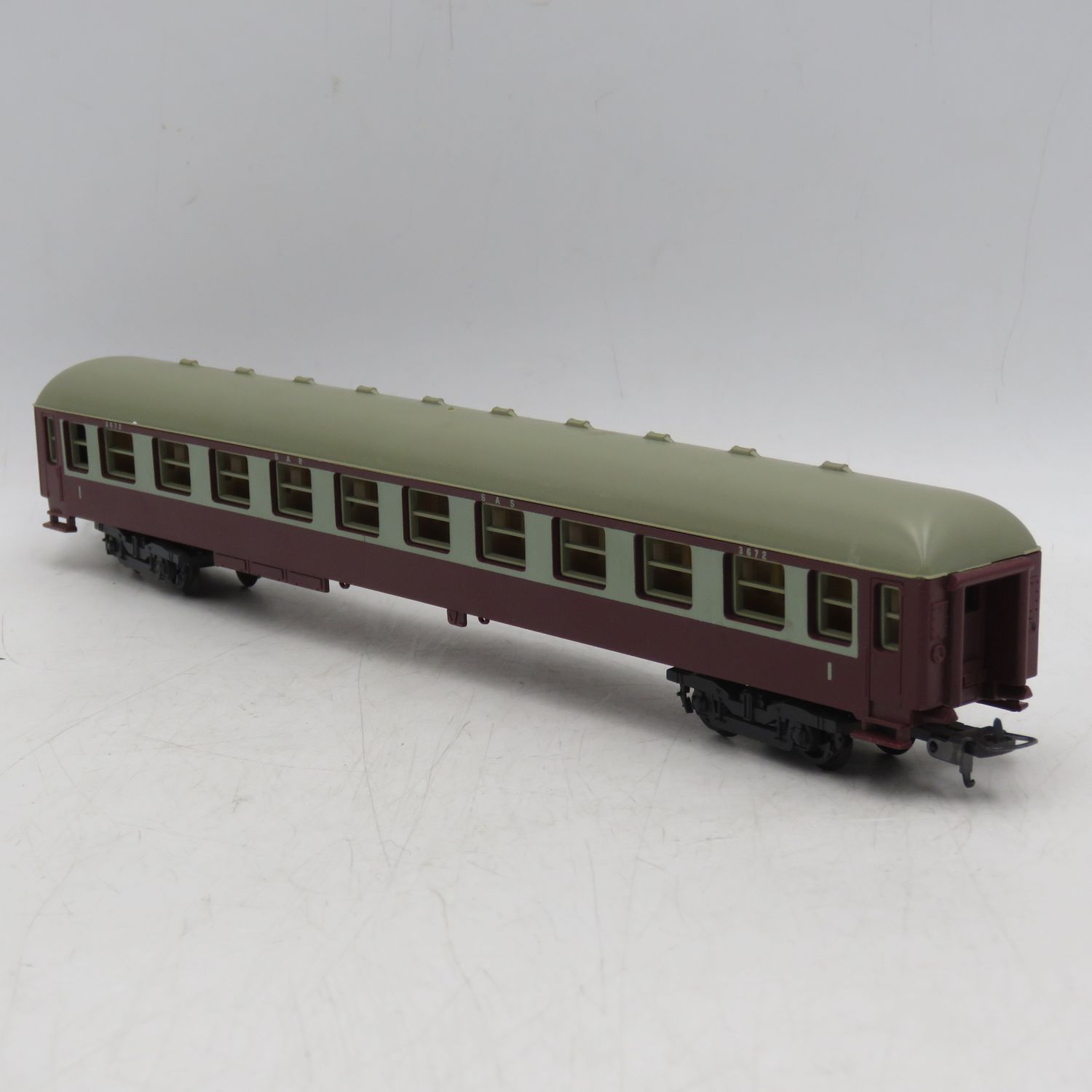 Lima SA Railways #3672 TransKaroo sleeper coach - HO Scale