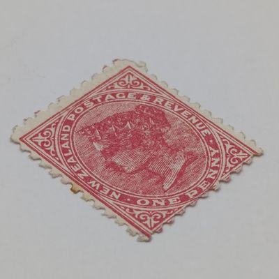 New Zealand one  penny Sideface mint stamp