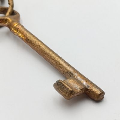 Lot of 5 vintage brass coloured iron keys