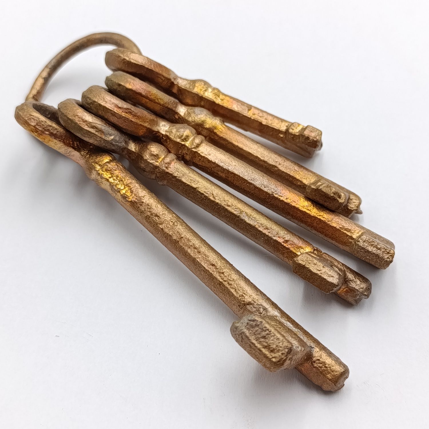 Lot of 5 vintage brass coloured iron keys