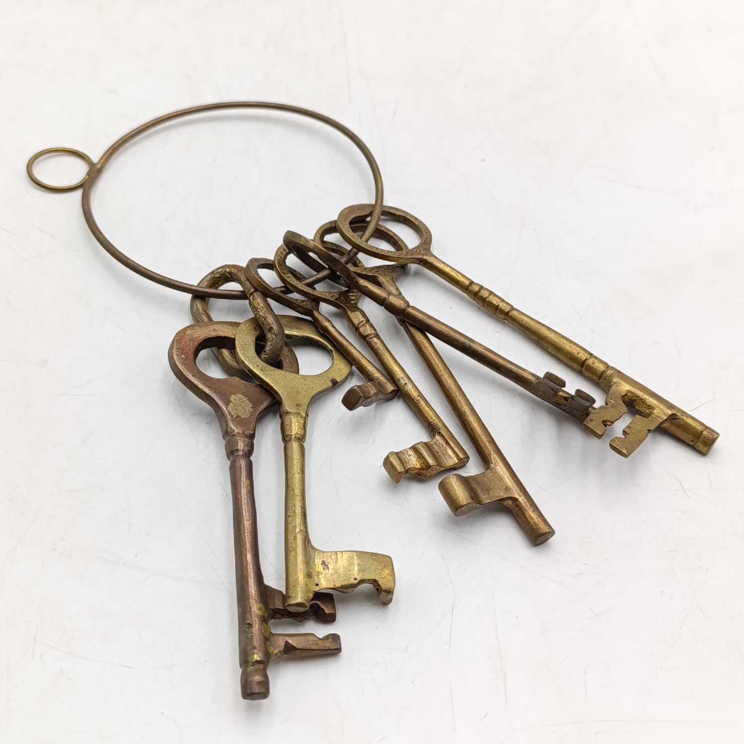 Lot of 7 vintage brass keys