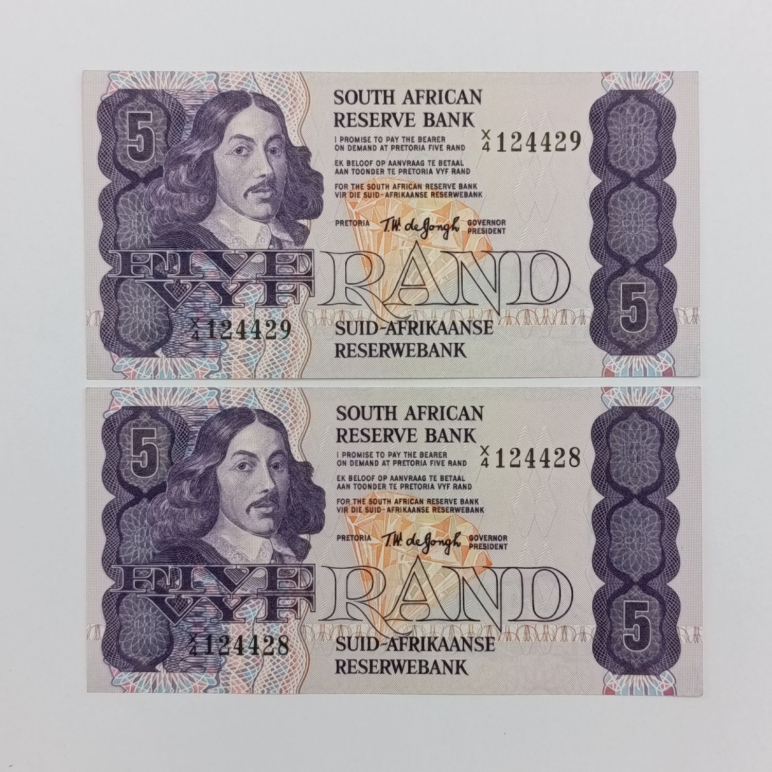 Pair of TW de Jongh X4 replaccement R5 botes with consecutive numbers - Uncirculated