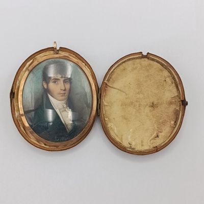 Antique 9ct gold surrounded miniature handpainted portrait of gentleman with hair lock on back with initials with seed pearls - total weight 74.8 grams - with original case