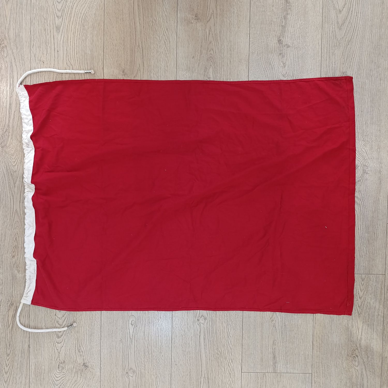 Military red flag for indicating live explosives