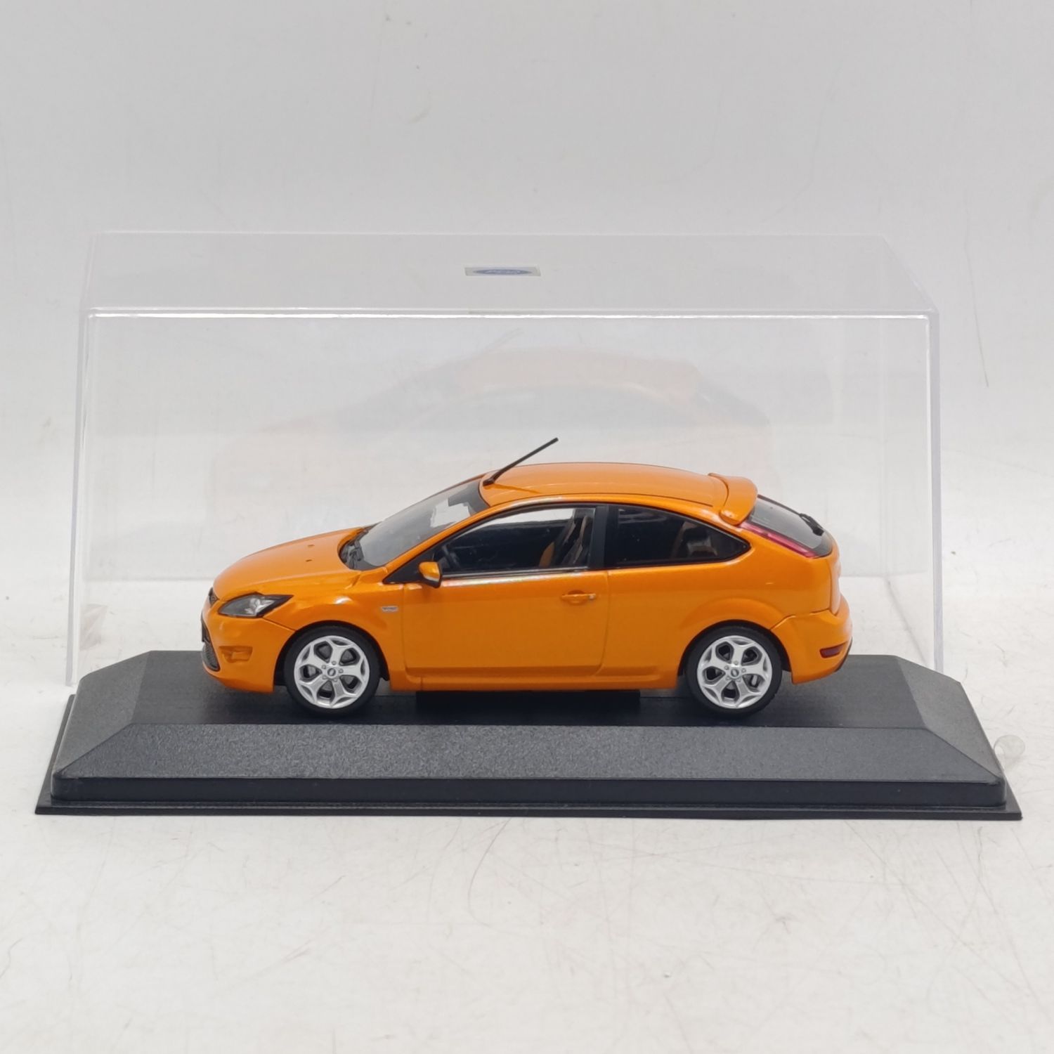 MiniChamps Ford Focus ST die-cast model car - scale 1/43