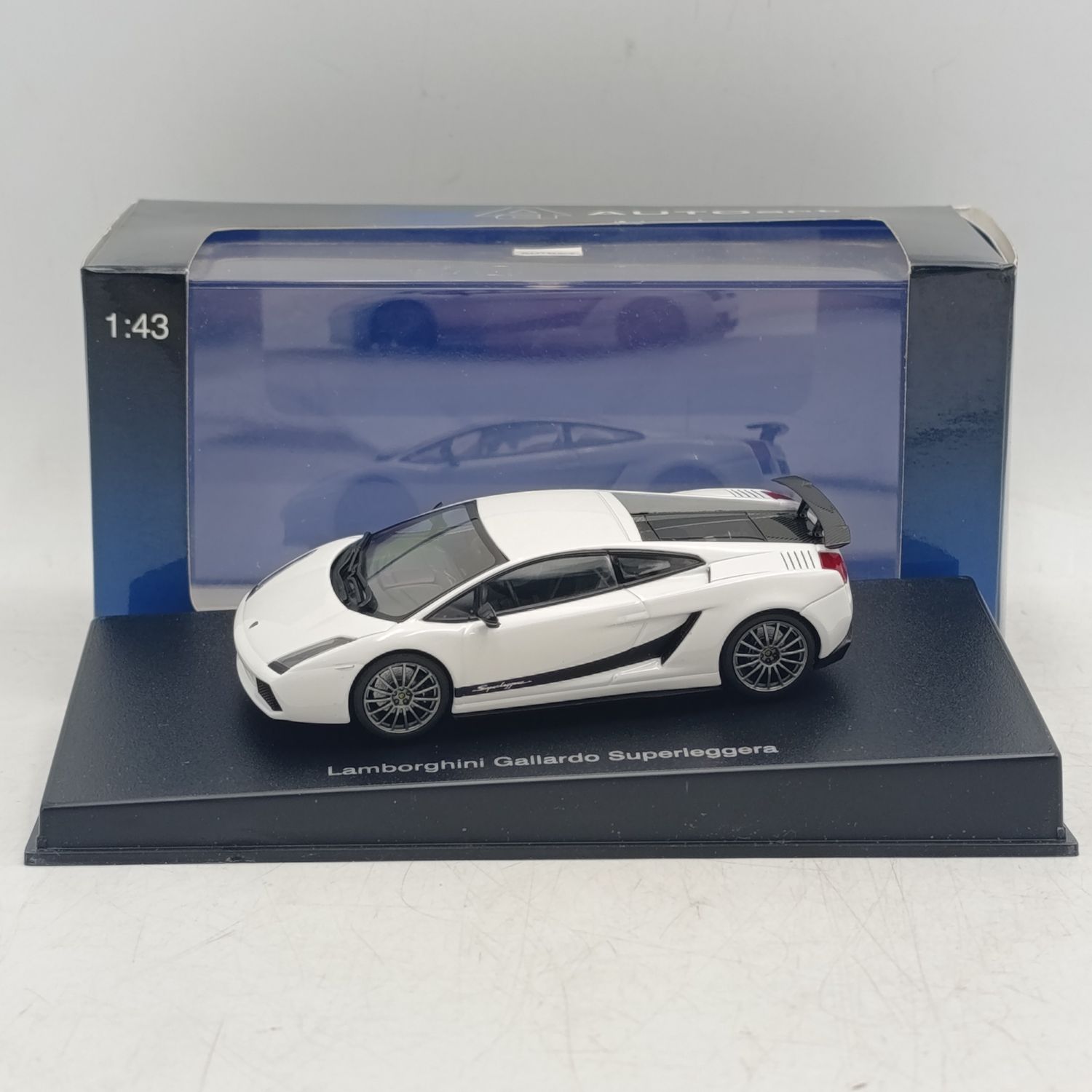 AutoArt Lamborghini Gallardo Superleggera die-cast model car - scale 1/43