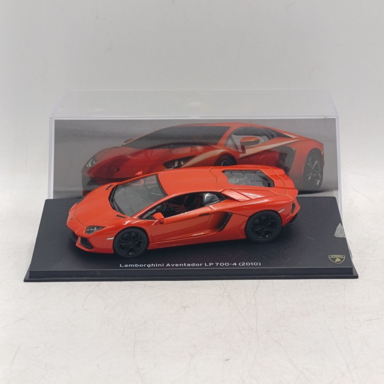 2010 Lamborghini Aventador LP700-4 die-cast model car - scale 1/43