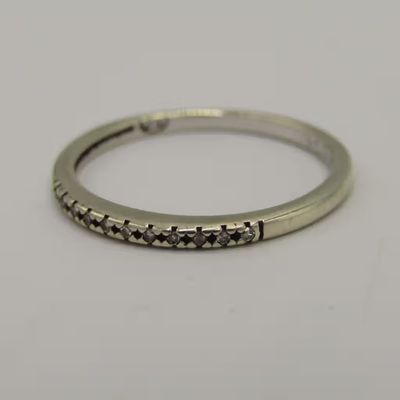 9kt White gold wedding band with 11 small diamonds - weighs 1,6g - size P