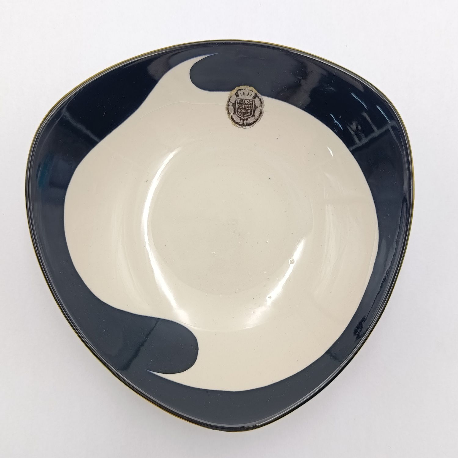 Vintage Flora Plateel Gouda handpainted bowl