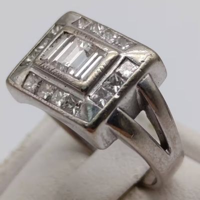 18kt Gold ring with 3 baguette diamonds and 14 side diamonds - total of 2ct - weighs 8.3g