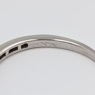9kt White gold diamond ring wedding band - 18 small diamonds - weighs 2,0 grams - size U