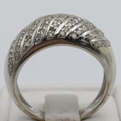 9kt white gold ring with 87 diamonds - weight 5,7g
