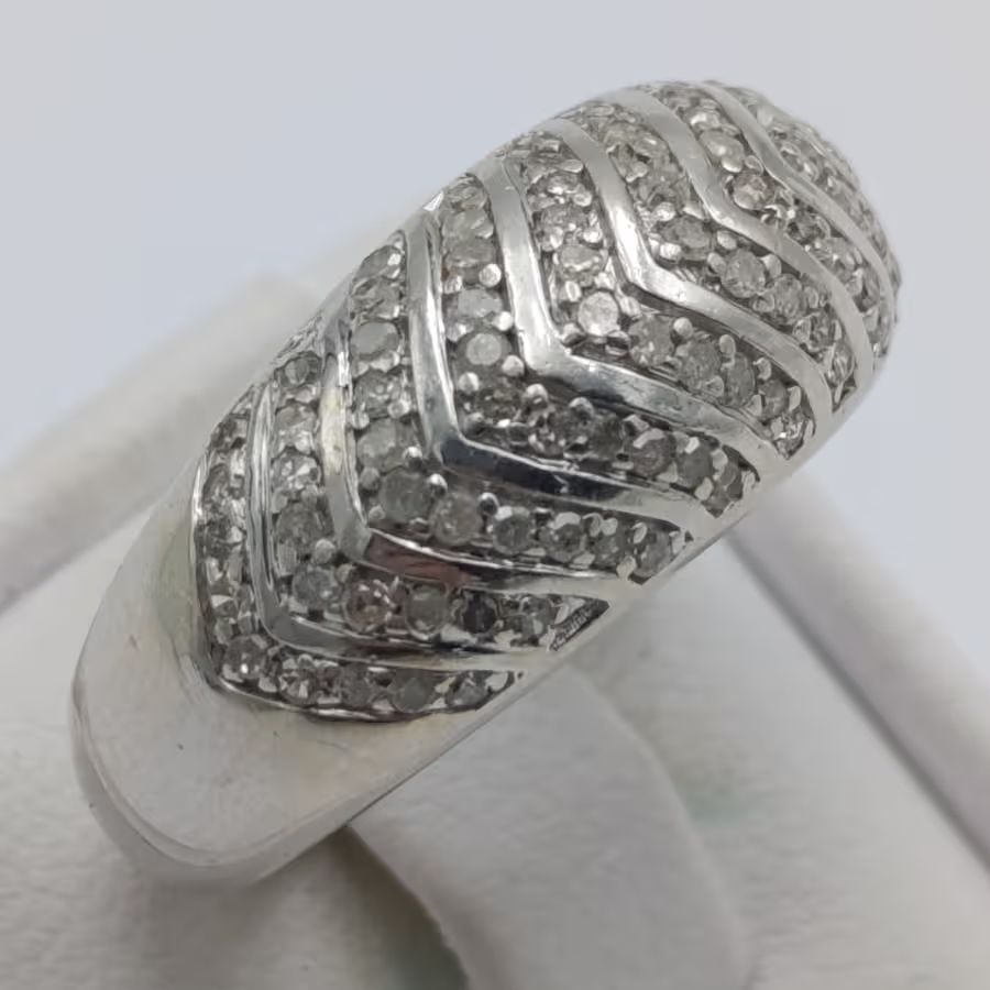 9kt white gold ring with 87 diamonds - weight 5,7g