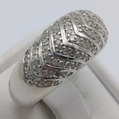 9kt white gold ring with 87 diamonds - weight 5,7g