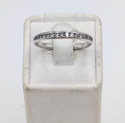 9kt White gold diamond ring band with 16 small diamonds - weighs 1,8 grams - size Q