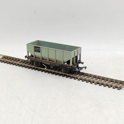 Vintage Tri-Ang R214-5 Hopper wagon with track - OO scale