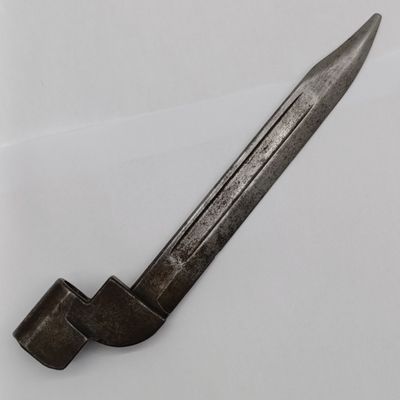 British No.9 Mk1 .303 rifle bayonet with scabbard